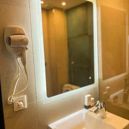 Living 4* سكوبجي